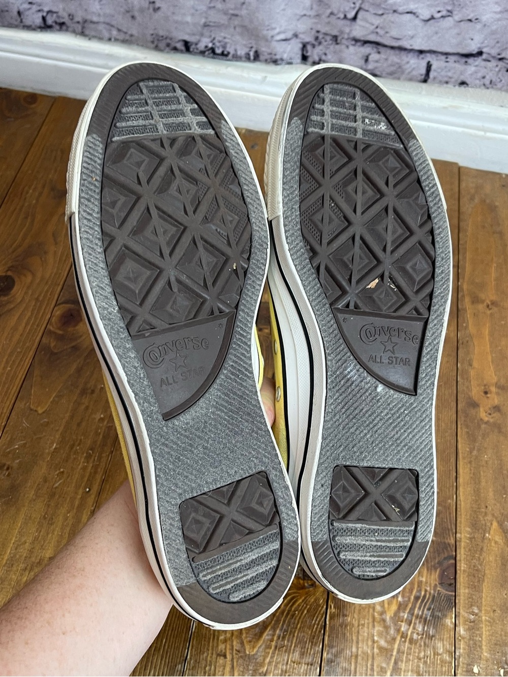 Converse butter yellow low top sneakers Mens size 9, Womens size 11 - Picture 6 of 7